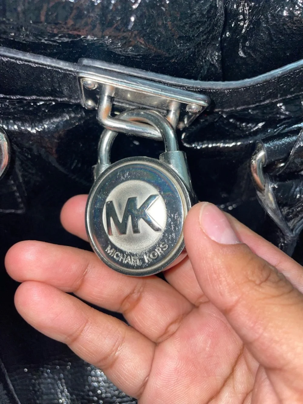MICHEAL Michael Kors Silver-Tone Hardware Black Patent Leather Shoulder Bag